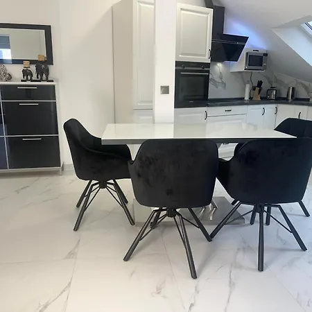 Flexible, Schoene Und Gut Aussehende Feriensuite דירה